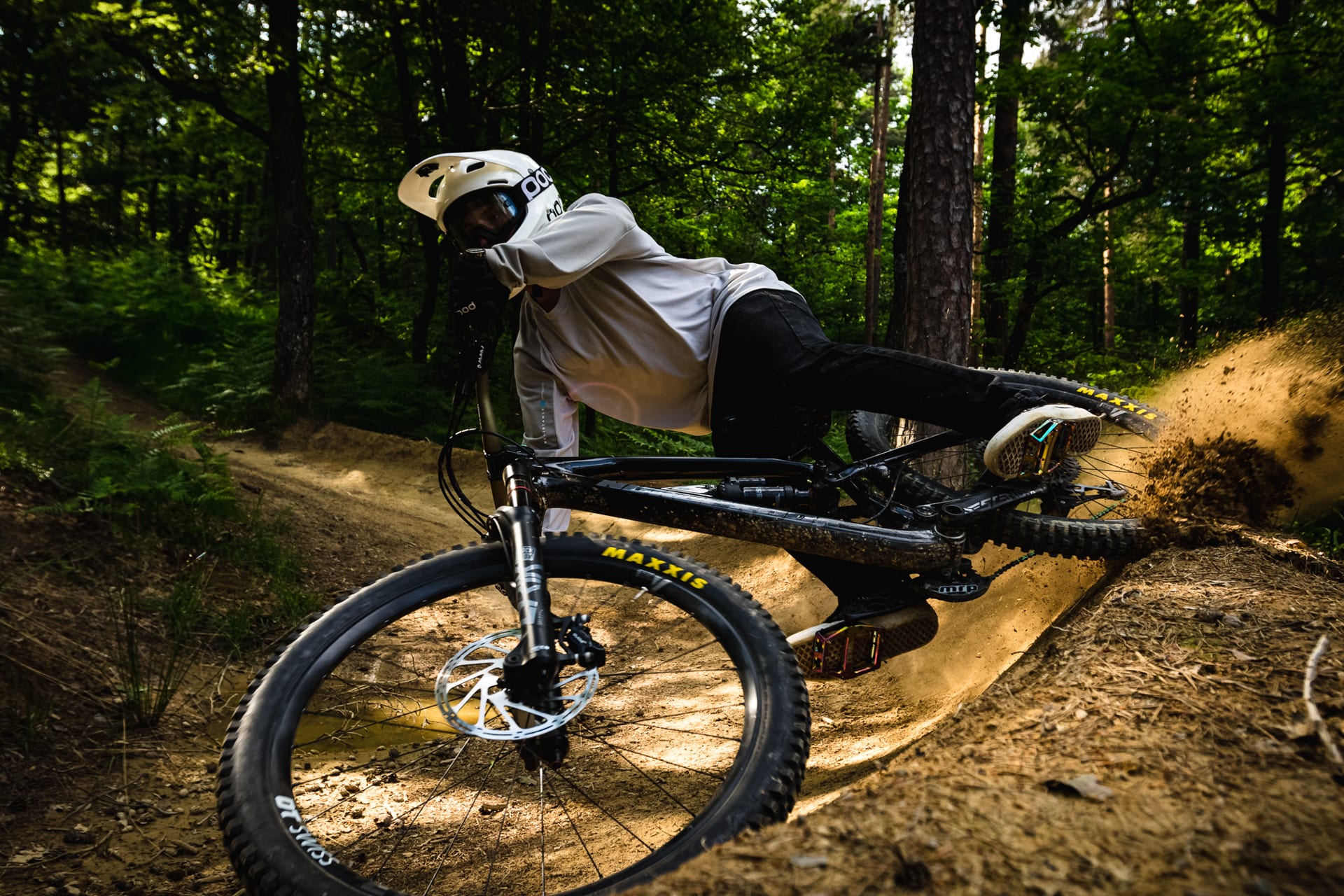 BineZalohar@KeepBusybyLegitFilms©KatjaPokorn Mountain biker spraying dust while riding through forest MTB trail