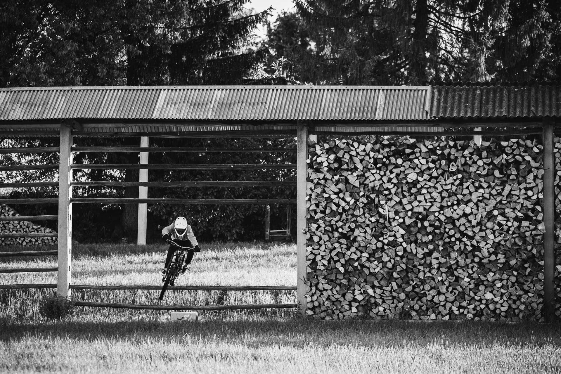 BineZalohar@KeepBusybyLegitFilms©KatjaPokorn Extreme biker jumping through haystack