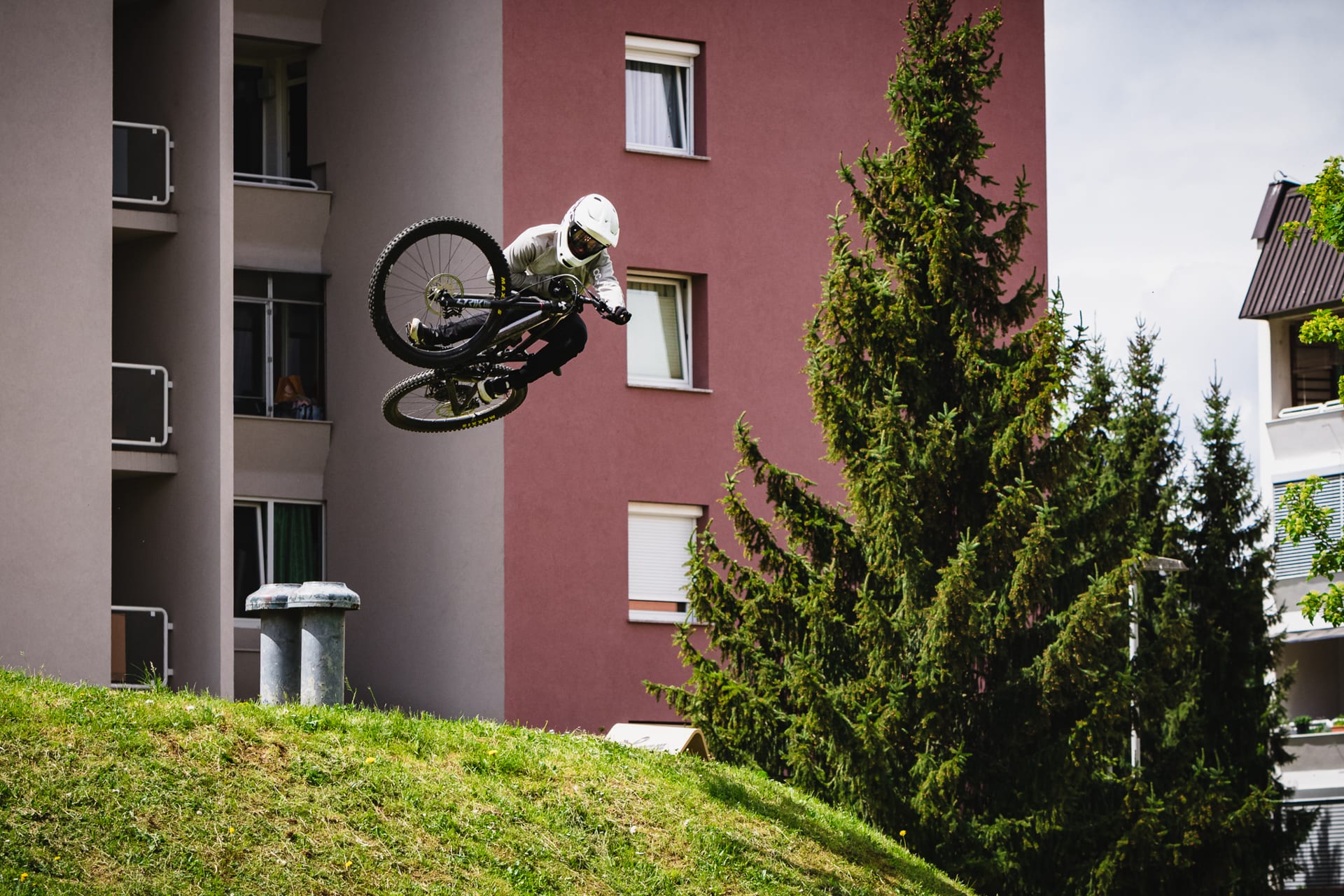 BineZalohar@KeepBusybyLegitFilms©KatjaPokorn Extreme biker jumping among apartment buildings